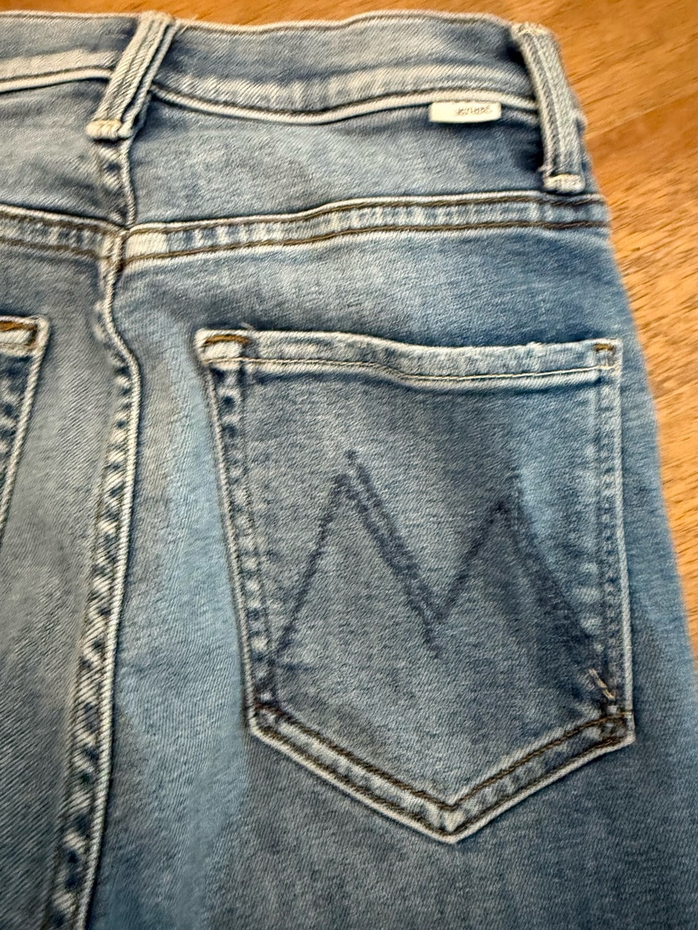 MOTHER Men's Light Blue Denim Relaxed Jeans